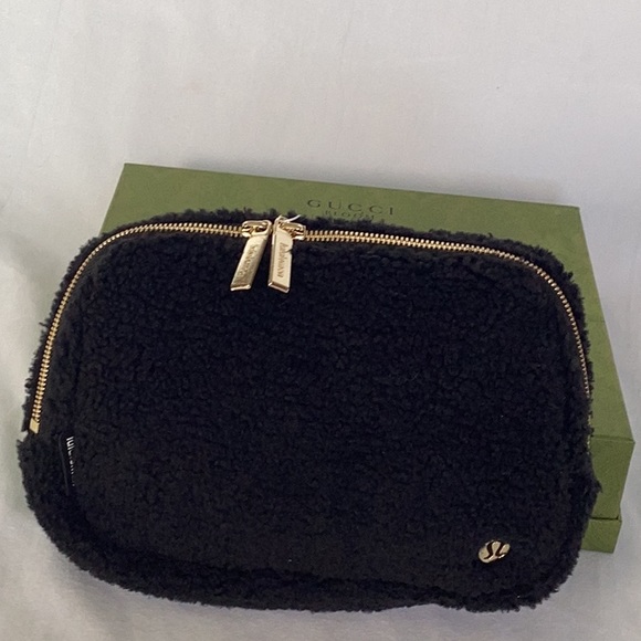 Lululemon everywhere belt bag - Picture 3 of 7